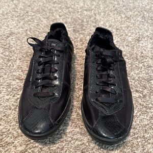 Nike women’s Black Sneakers